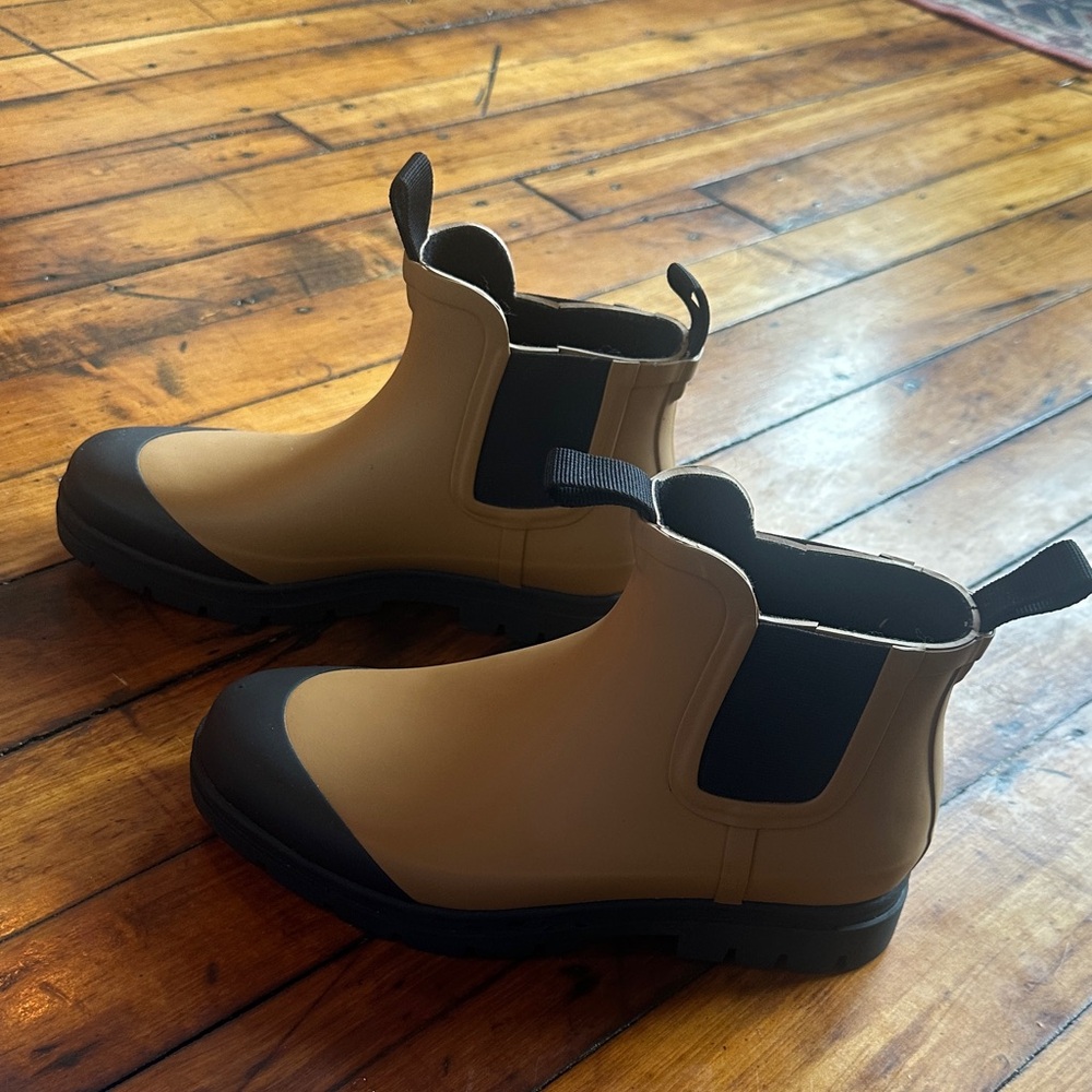 Everlane Tan and Black Winter Boots